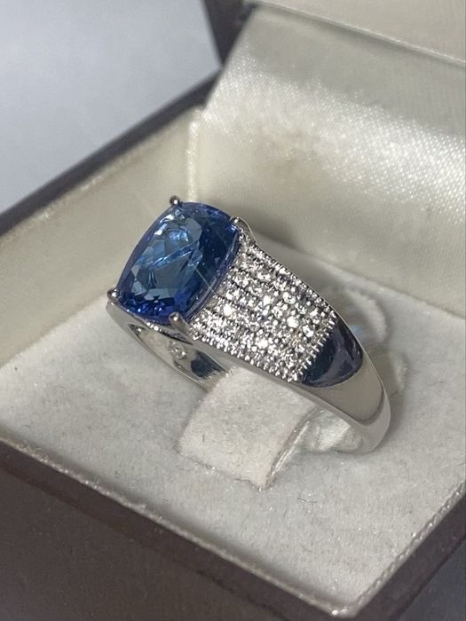 Inel aur alb 18kt.cu tanzanit si diamante