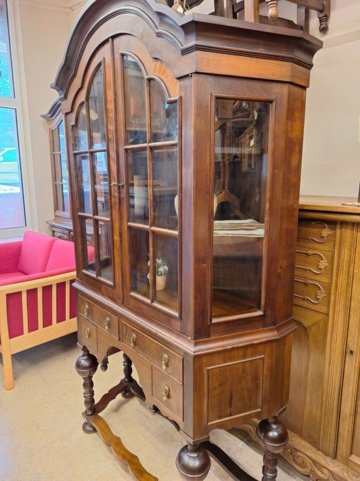 Античен трапезен бюфет