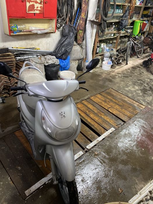 Скутер peugeot looxor 50кубика