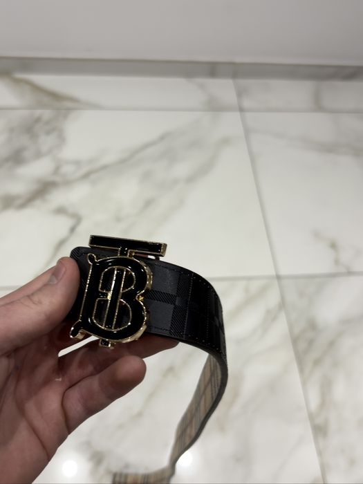 Curea Burberry nou