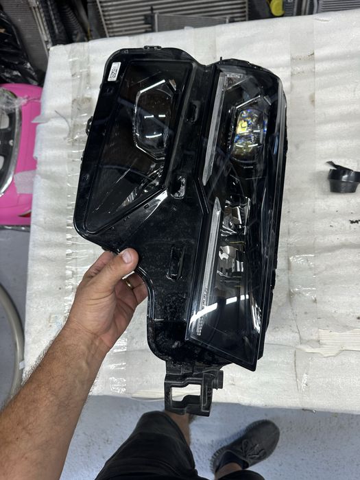 Far dreapta full led skoda karoq facelift.