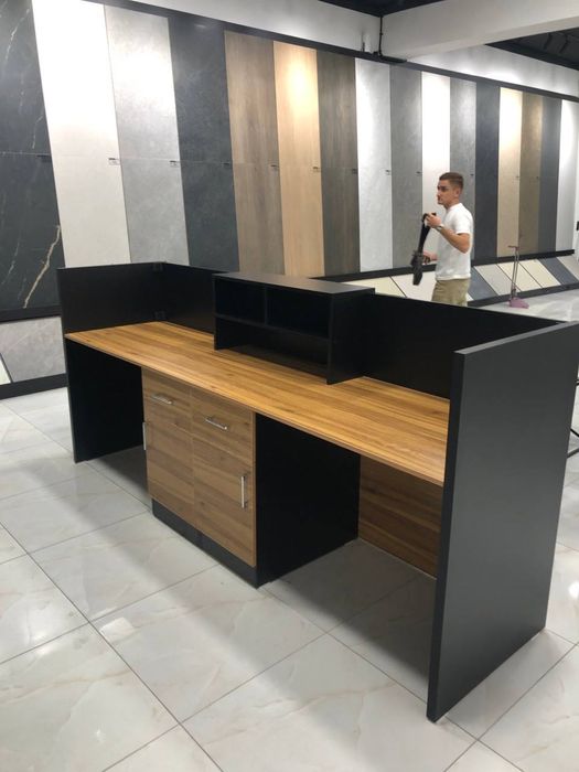 Ресепшн !/Resepshn!/ stol!.