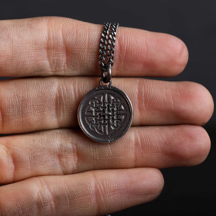 Висулка Келтски възел | Сребърен медальон 925 Символ на сила и мъдрост