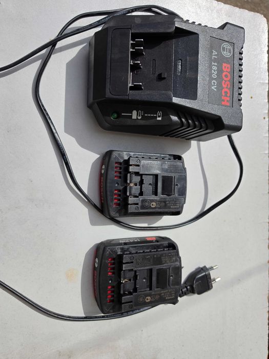 Acumulatori Bosch si încărcător 220 V
