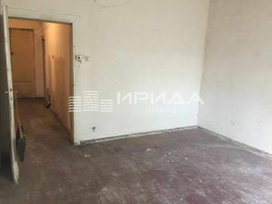 Тристаен в център до метро