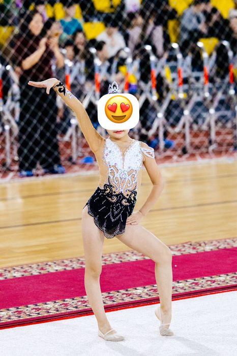 Продам гимнастический купальник