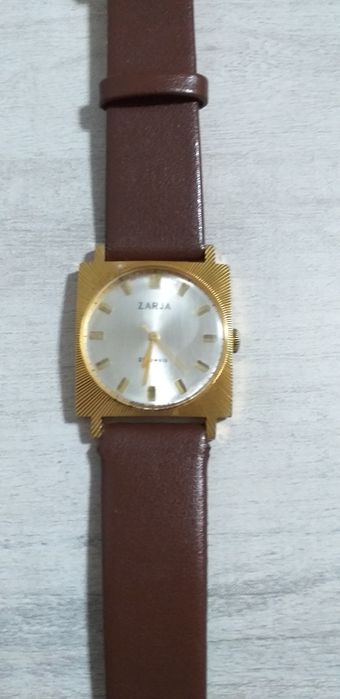 Позолоченные часы