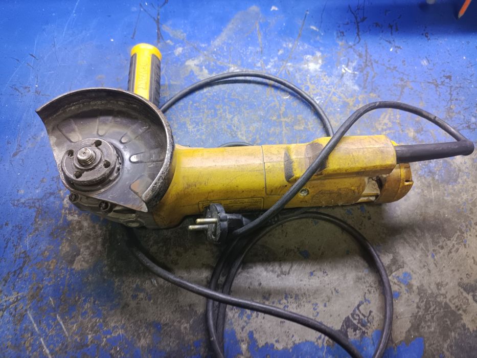 Продается УШМ Dewalt