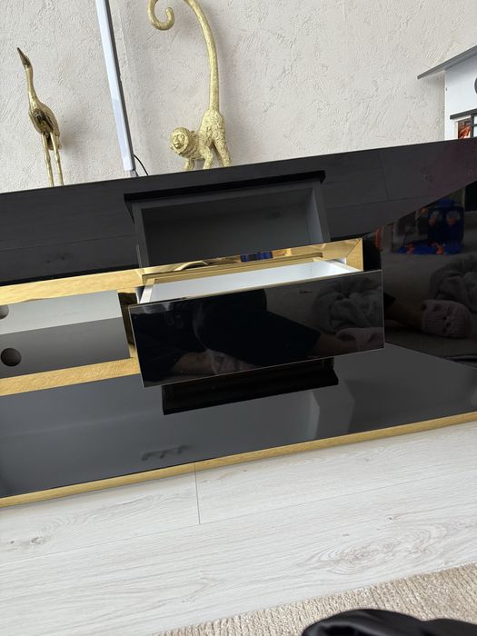 Comoda luxury achizitionata de pe site ul Billionaire Design