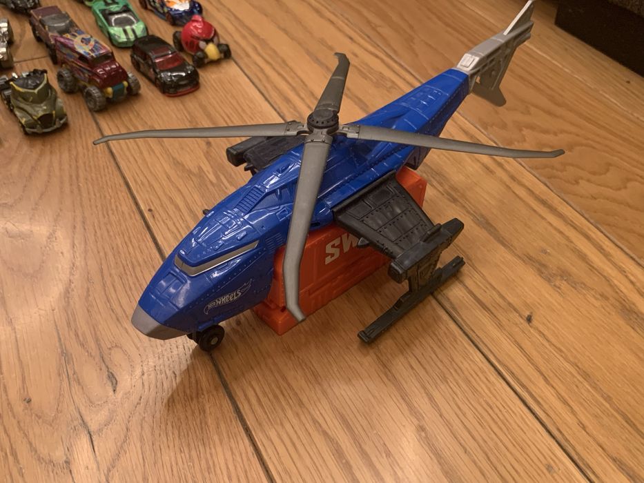 Hot wheels автовоз, хеликоптер