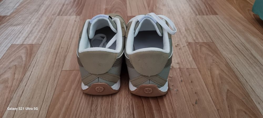 Кроссовки для повседневной