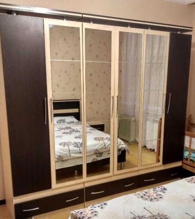 Продам большой шкаф