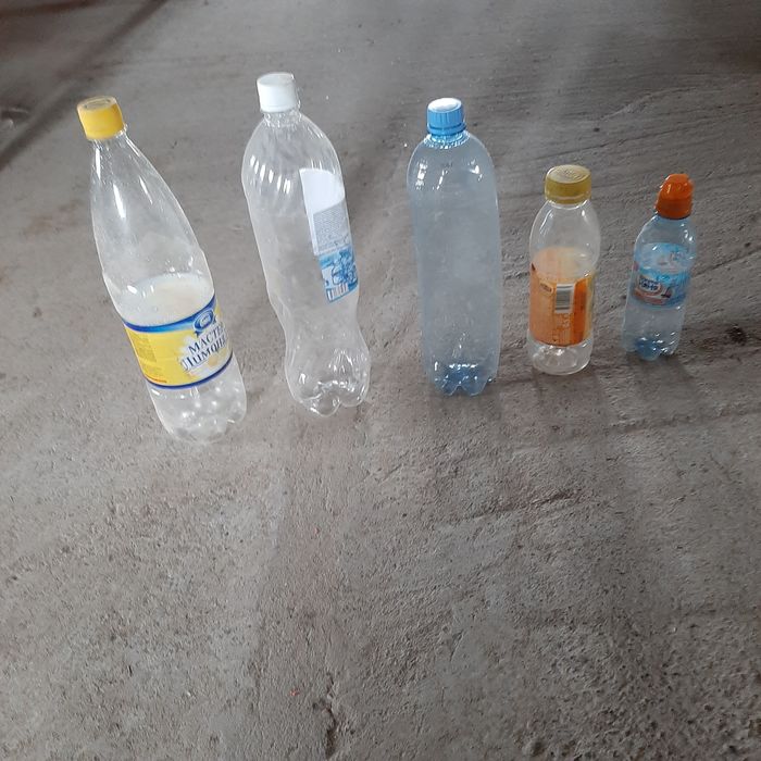 Продажа полиэтиленовых бутылок.