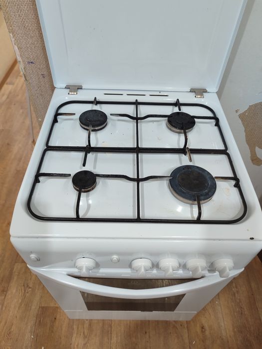 Продам срочно газ плиту