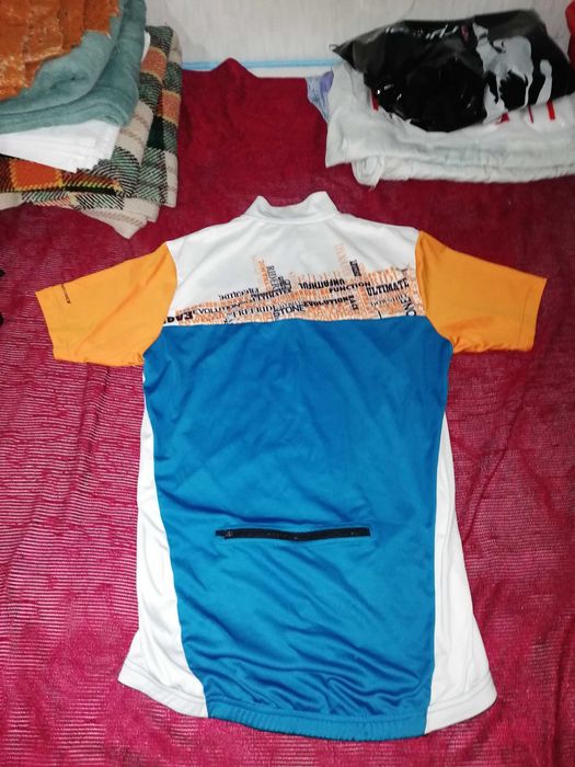 Продавам 2 броя нови Вело-тениски - размер М