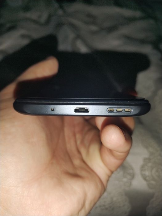 Продаётся телефон Redmi9A.128gb. Все работает норм.