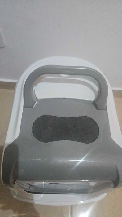 Litiera pisica cu capac si filtru de carbon - Noua