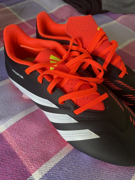 Бутсы новые оригинал, Adidas predator, 42 размер