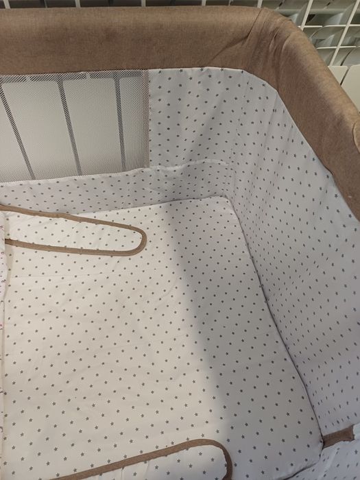 Pătuț atașabil pentru bebeluși