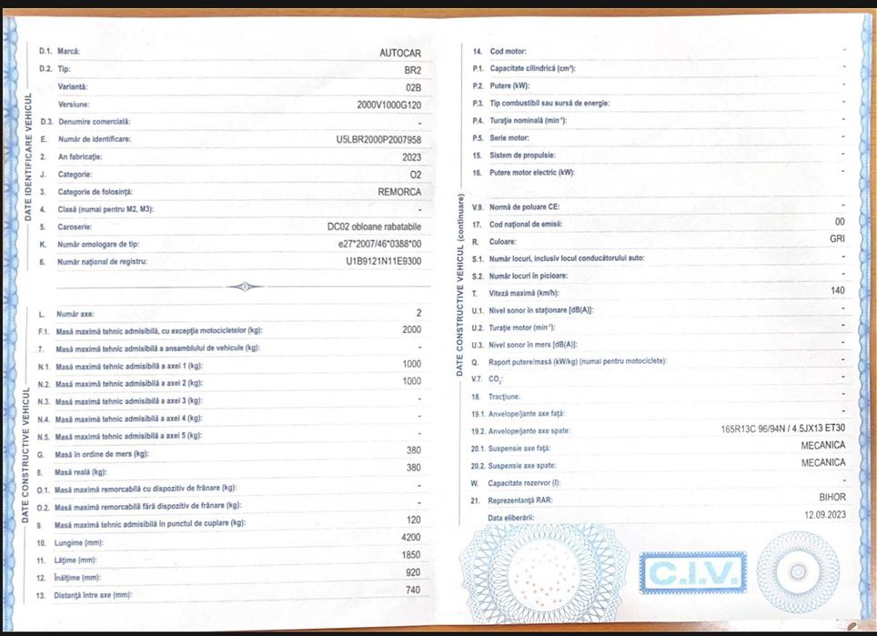 Remorcă 2T dublu ax cu sistem de frânare și prelata