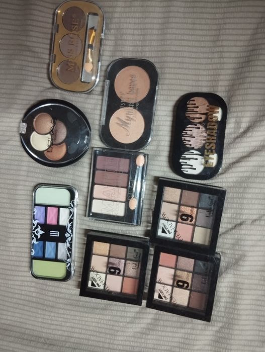 Тени для век по 800.