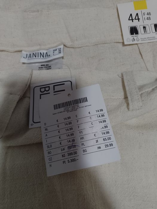 Pantaloni cu talie înaltă și crac larg