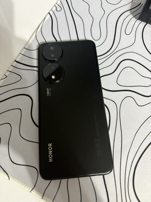 Продам смартфон Honor x7b