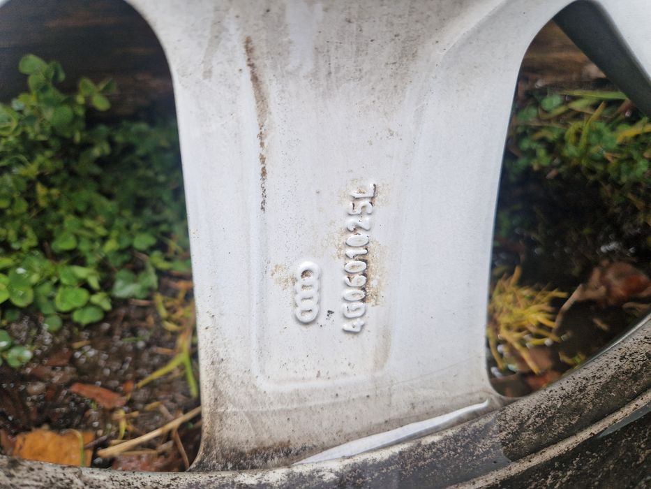 Джанти със зимни гуми за Ауди 225/50/17