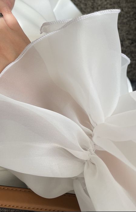 Продам платье белое на меропритие