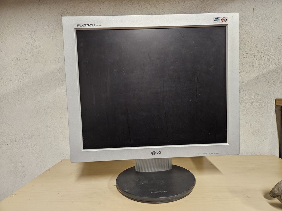 Монитор LCD   17"