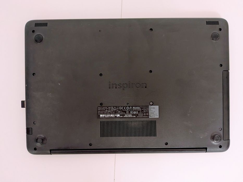 Vând Laptop Dell Inspiron 5567 – i7 / 8GB RAM / SSD 256GB / Windows 10