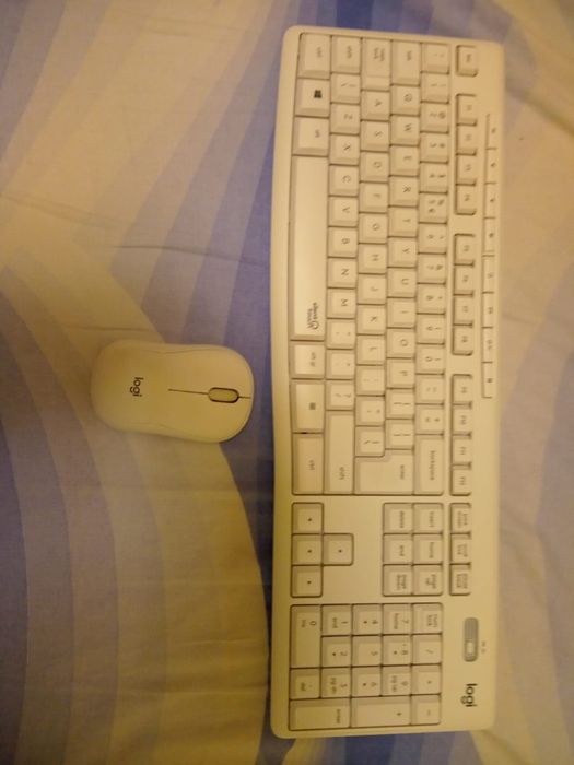Kit mouse si tastatura wireless Logitech aproape nou