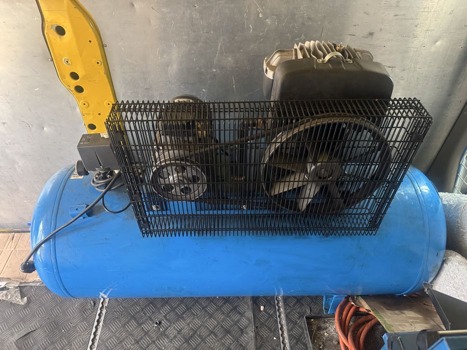 Компресор за въздух  ADVANSED 270 литра