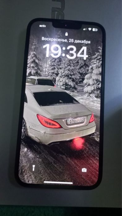Продам телефон айфон 13