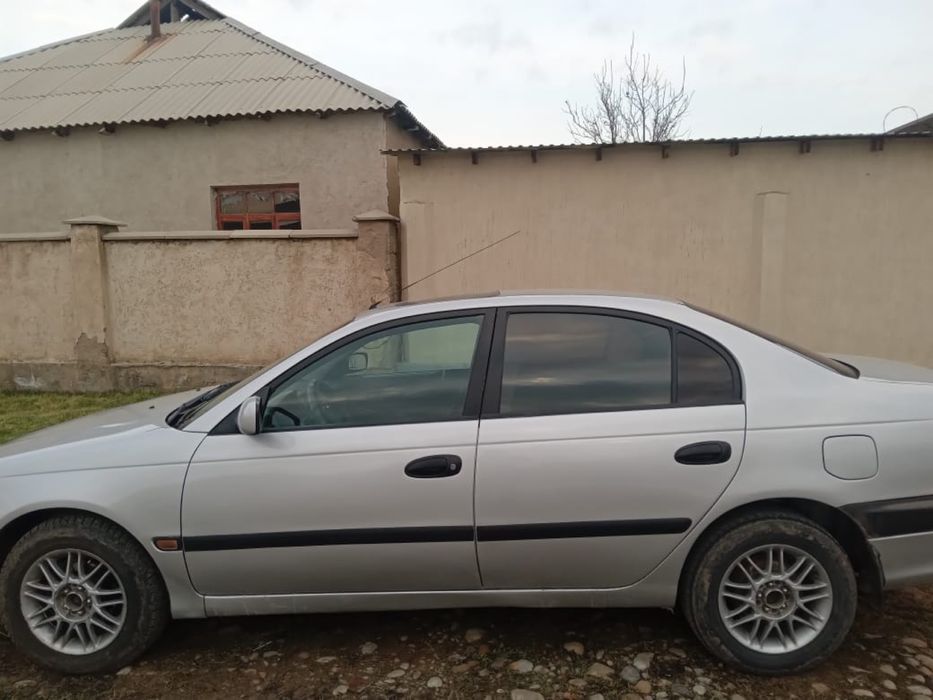 Тайота авенсис 1999