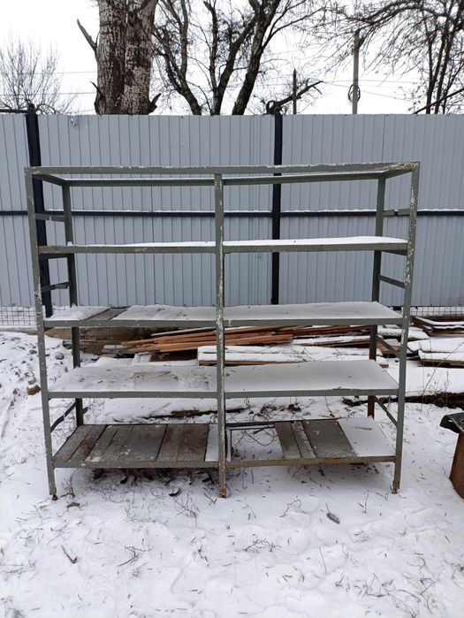 Продам стеллаж крепкий
