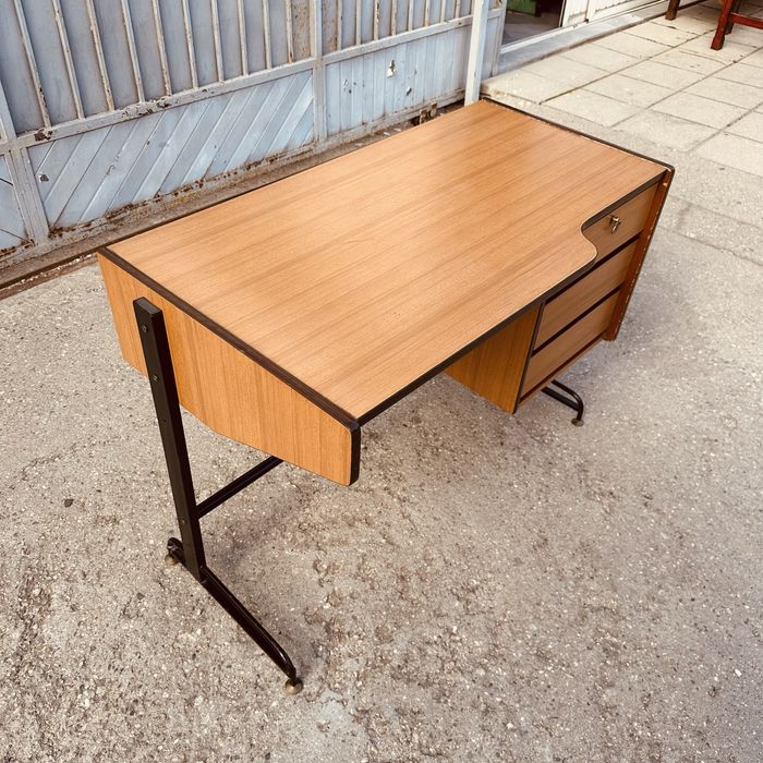 Винтидж италианско бюро – Mid Century Modern, 70-те