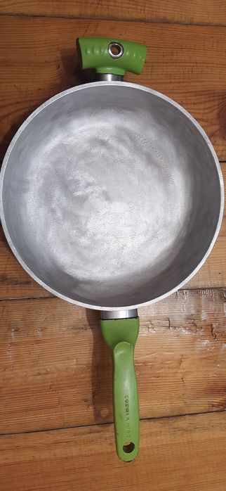 Продам сковороды и казан.