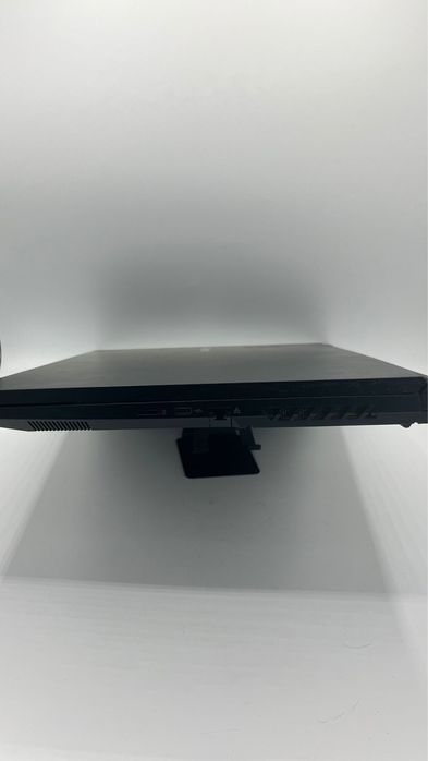 Vand sau schimb Laptop ultra gaining cu iPhone 17 Pro
