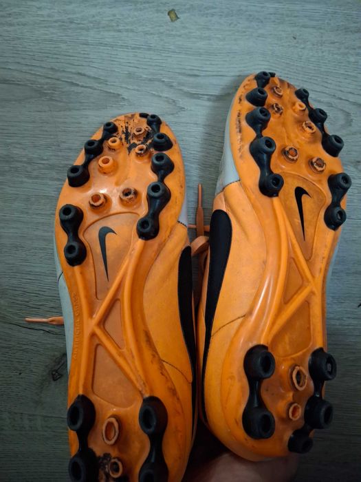 Футболни обувки,