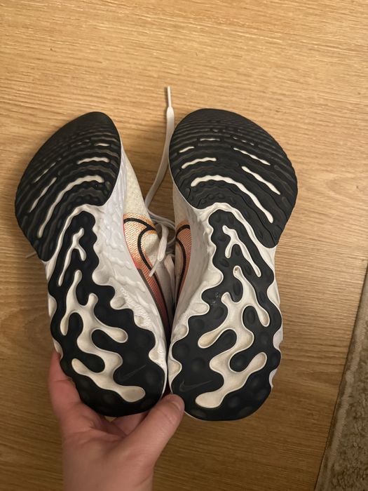 Adidasi Nike React dama