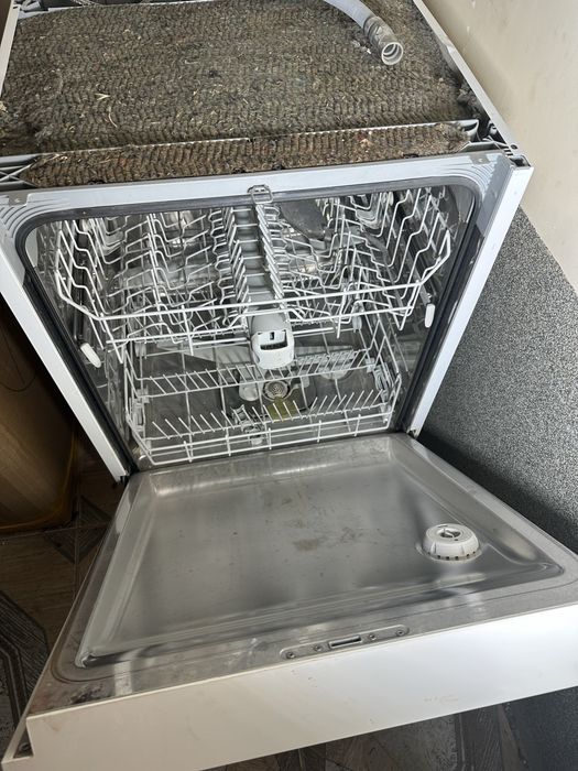 Продам посудомоечную машину