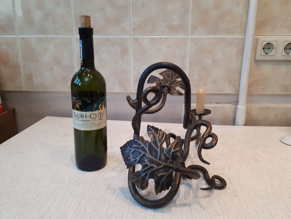 Подсвечник-подставка для вина.