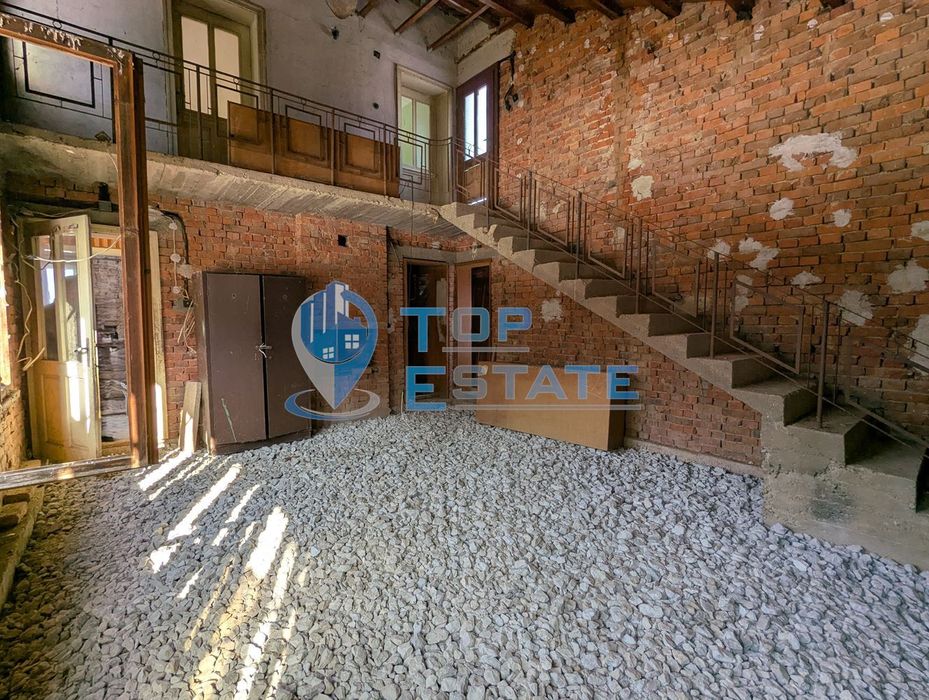 Двуетажна масивна къща с красива гледка в град Борово, област Русе