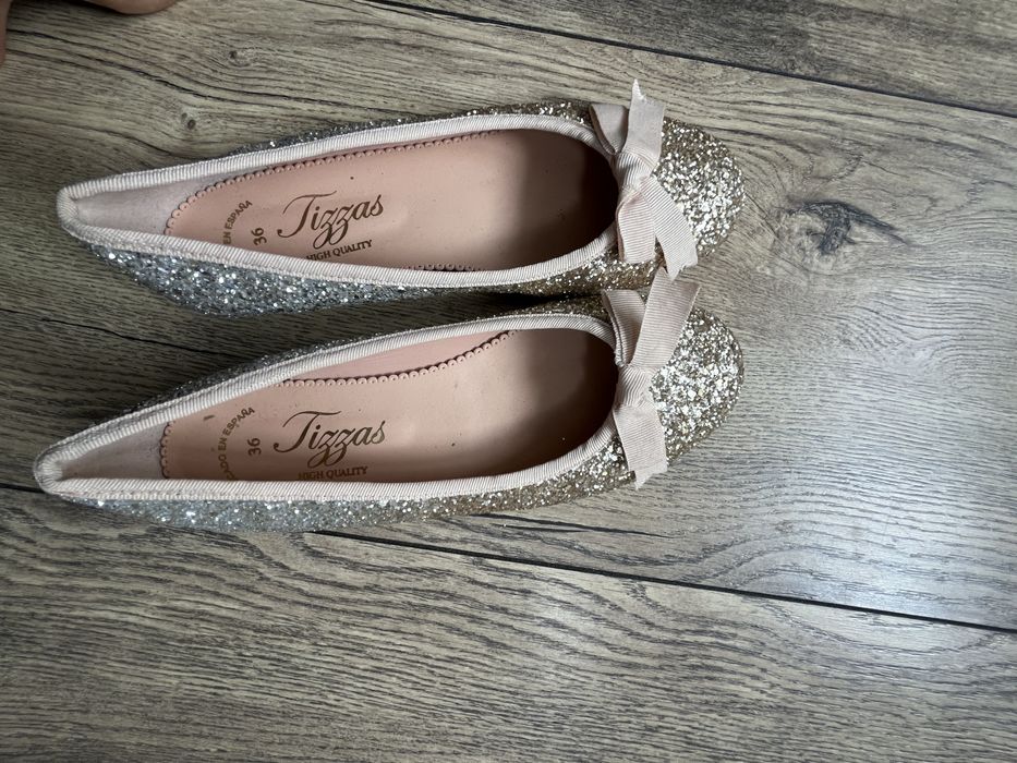 Златисти обувки 36 н