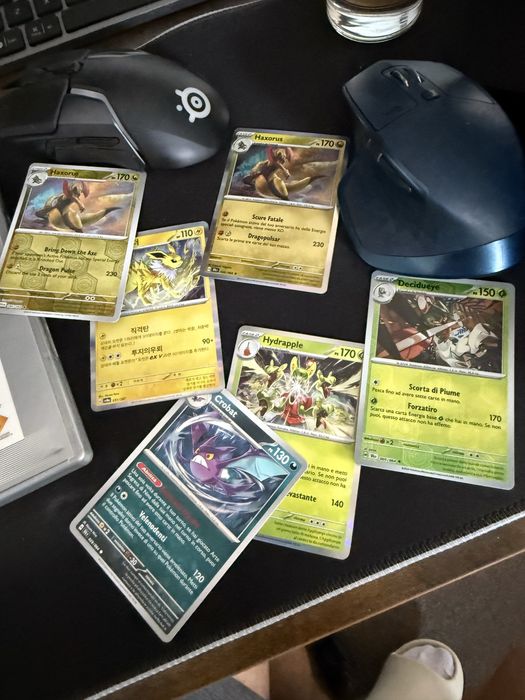 Lot de peste 150 cartonase Pokemon