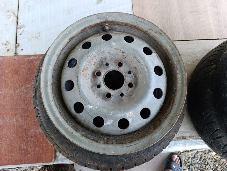Продам диски R13 с покрышками