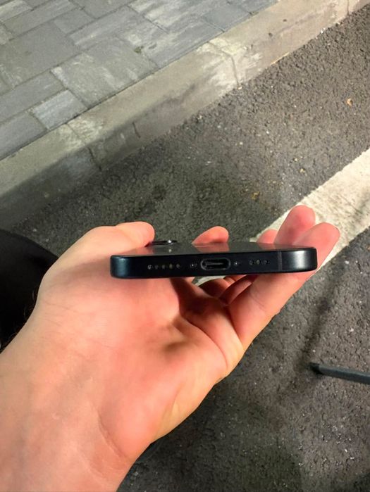 Vand iphone 16 impecabil