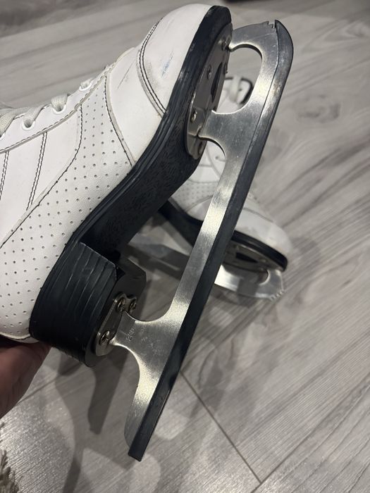 Коньки фигурные белые 36 размер