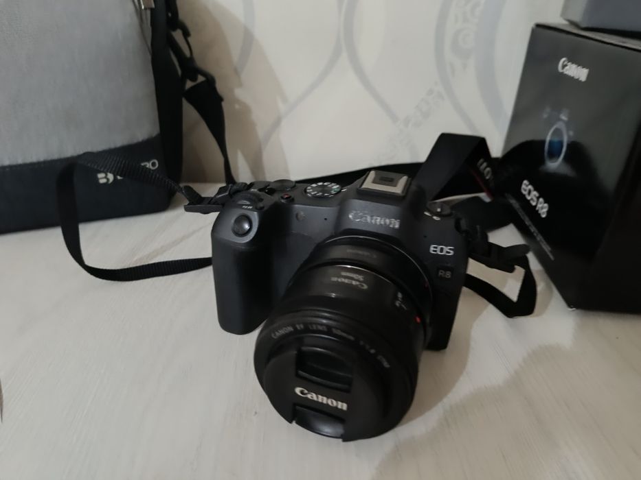 Canon EOS R8 фотоаппарат